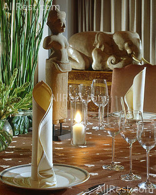 Four Seasons Hotel 28